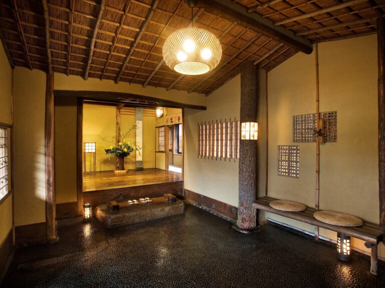 株式会社　茶六別館
