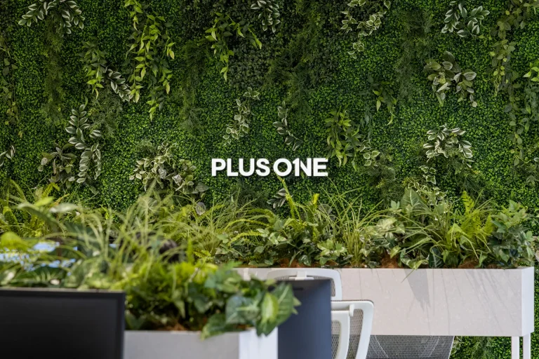 株式会社　プラスワン